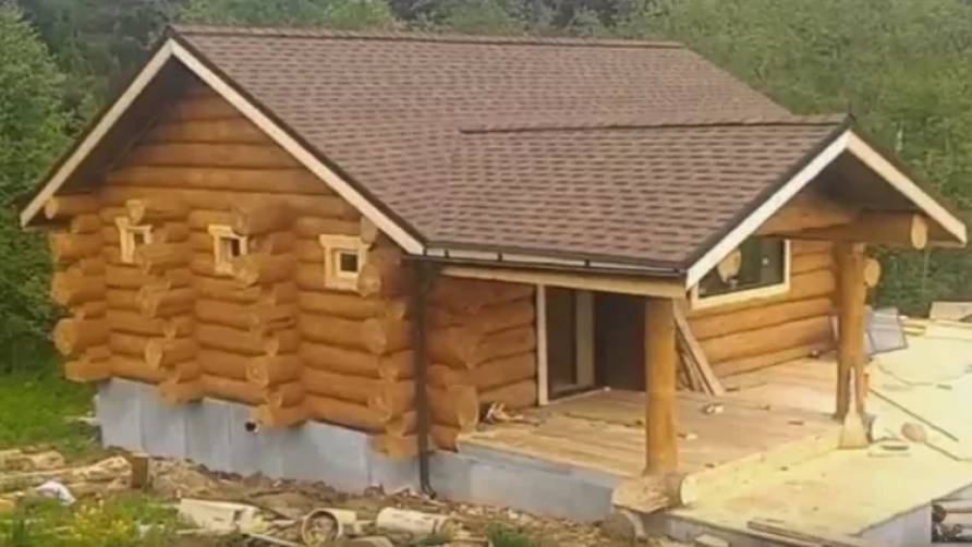 Строим КРУТУЮ баню из бревна в _диком_ стиле. Чем обработать бревна, чтобы не сгнили и не потемнели. смотреть онлайн