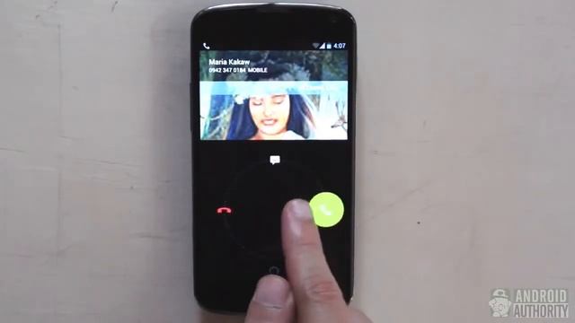 Android 4.2 Jelly Bean vs Apple iOS 6.1 -- Which is the sweeter treat? смотреть онлайн