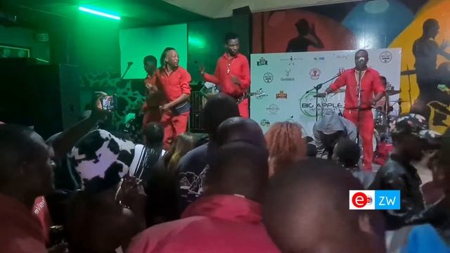 Peter Dewa Moyo - Chinokanganwa idemo Best Live Performance at Big Apple Harare смотреть онлайн