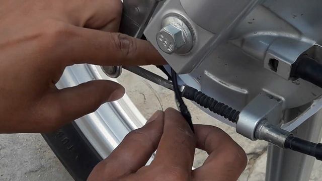 On wheel running light on hero splendor plus|how to install led lights on motorcycle wheels splendo смотреть онлайн