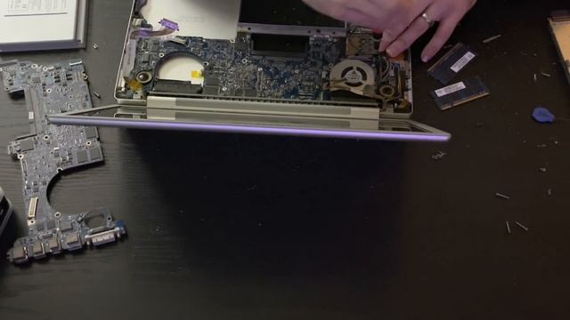 Macbook A1260 alive…kinda? смотреть онлайн