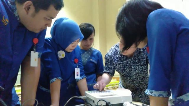 Unboxing Alat EKG Baru dan Belajar Sekilas Cara Pemakaiannya смотреть онлайн