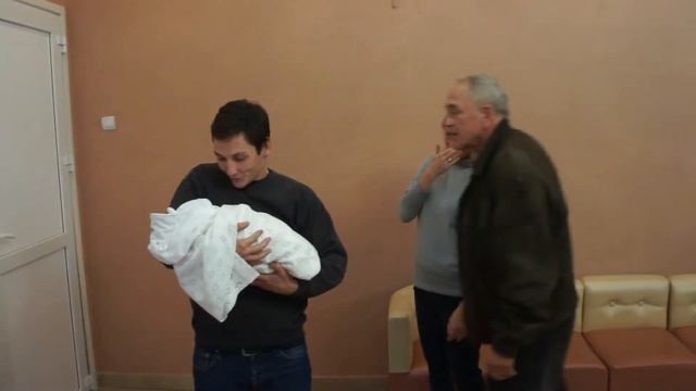 Выписка из роддома (31.10.2013)