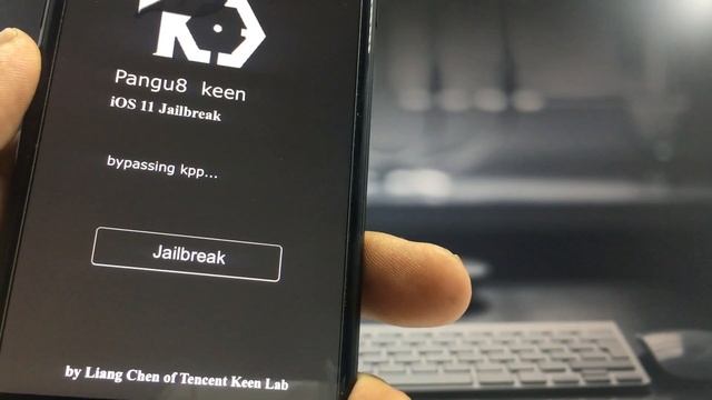 Pangu8+Keen Jailbreak iOS 11 смотреть онлайн