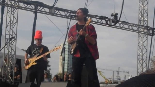 Mac Demarco at Fun Fun Fun Fest 2013 "Cooking up something good" смотреть онлайн