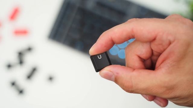 Logitech G915 Lightspeed Keyboard Review - Who Would Buy This? смотреть онлайн