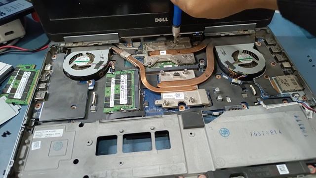 Dell precision 7510 workstation Laptop Service Thermal shutdown without warning fix Deassamble смотреть онлайн