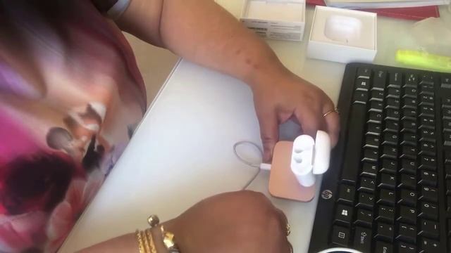 How to connect original Apple Airpods to iPhone and Windows 10 computer смотреть онлайн