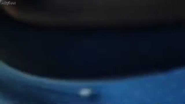 Girl Almost Loses Her Head After Looking Out Train Window смотреть онлайн