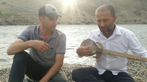 Ана суруди нави Аббоси Ревади. Даре равону даре равон аст.