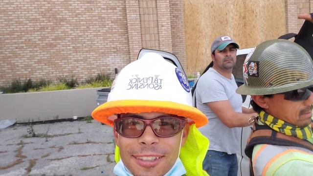 George Floyd protests we build window protection for looters смотреть онлайн