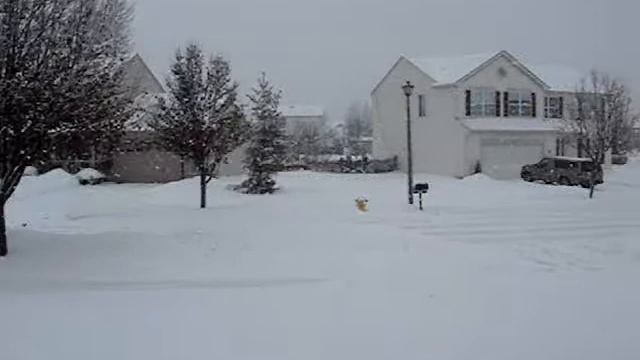 Snowfall Outside My Parents Front Door смотреть онлайн