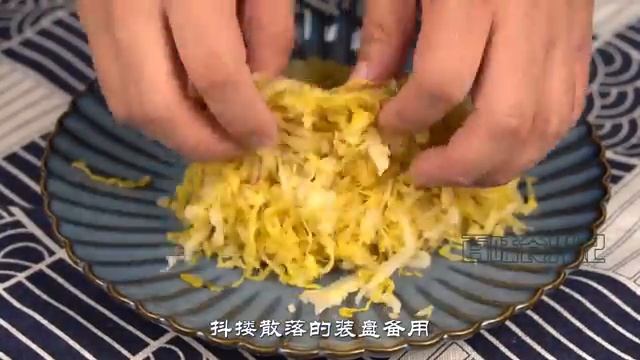 酸菜五花肉的新吃法，不炒不炖不放油，出锅酸爽开胃，汤汁拌饭也能吃两碗！【百味食光记】 смотреть онлайн
