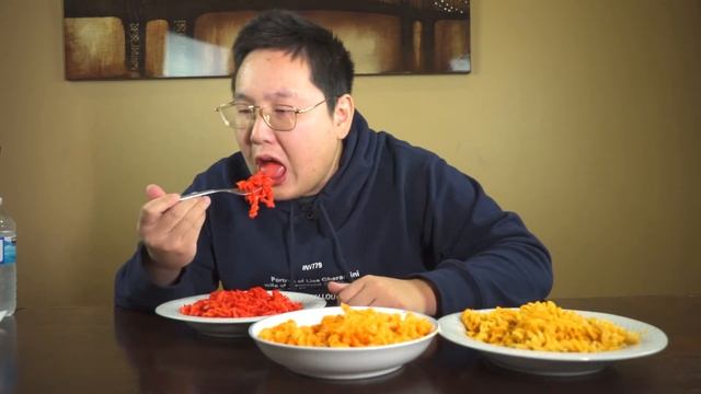 Trying the new Cheetos Mac n Cheese! смотреть онлайн