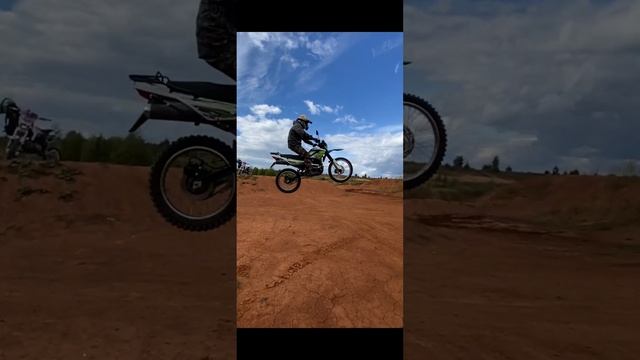 Racer тоже умеет прыгать смотреть онлайн