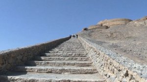 Башня Молчания.  Дахма. Зороастрийские обряды. Иран.