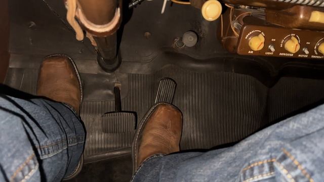 Flooding the 1948 Pontiac with floor starter смотреть онлайн