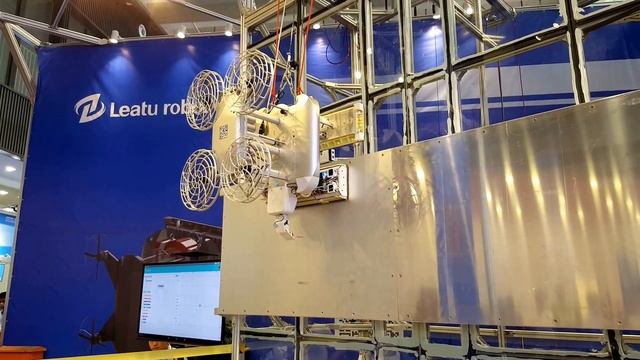 A GIANT Chinese Window Cleaning Robot! смотреть онлайн