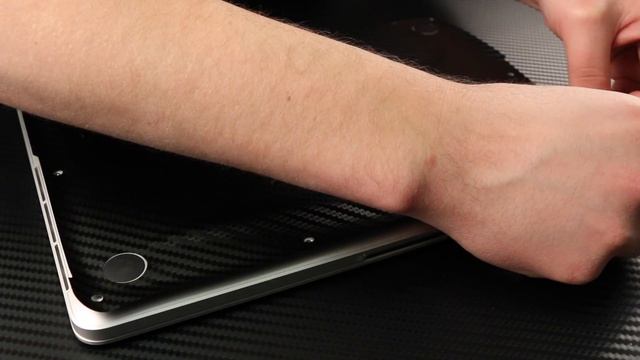 How to Install Armor Carbon Fiber for Apple MacBook Pro by BodyGuardz смотреть онлайн