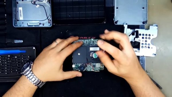 Intel NUC 7 Mini pc Unboxing Teardown