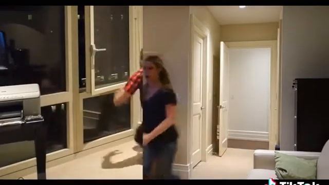 CAT FELL OUT OF WINDOW PRANK ON WIFE смотреть онлайн