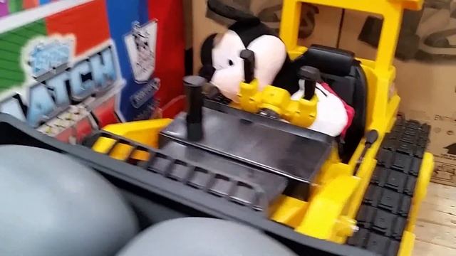 Kidtrax Ride on electic CAT Bulldozer смотреть онлайн