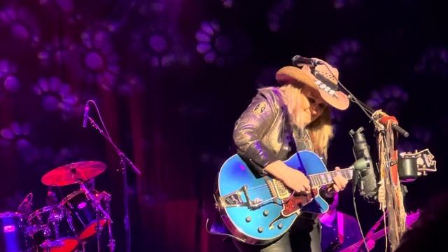 Melissa Etheridge ‘Don’t You Need’ jamming on her guitar Karma 🔥🔥🔥 смотреть онлайн