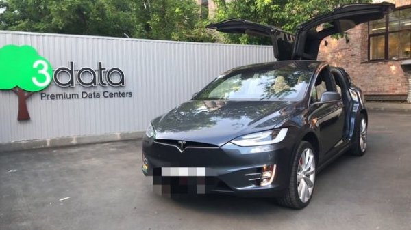 Tesla model X dances to music / Tesla model X танцует под музыку
