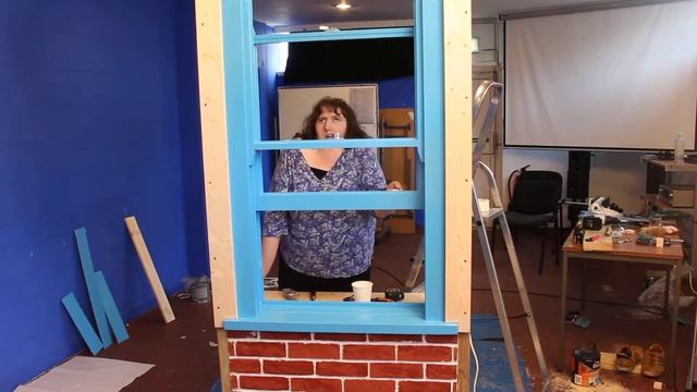 This is me open and closed my old wooden sliding sash window. смотреть онлайн