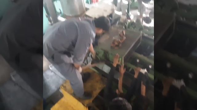 Jenbacher 320 Gas Engine Maintenance| Aftercooler Core working смотреть онлайн
