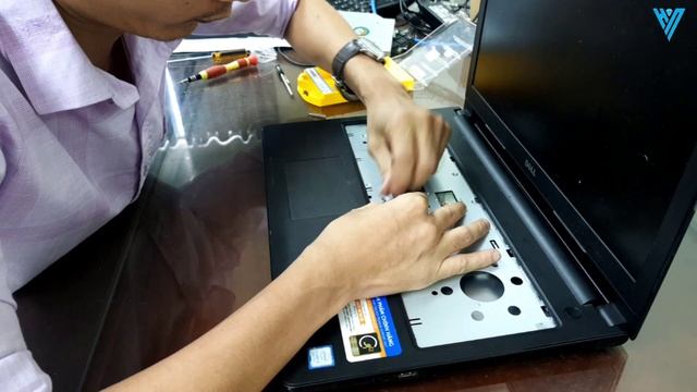 Vệ sinh máy tính cho laptop Dell inspiron series 4000 nâng cấp ổ SSD (107) смотреть онлайн