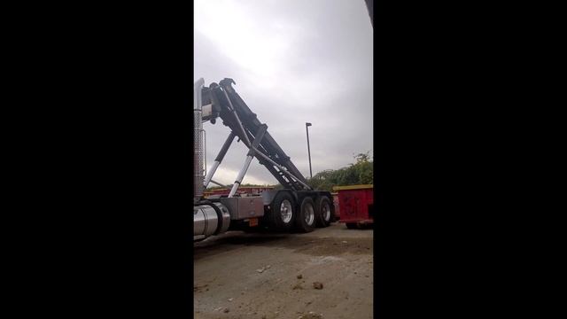 Kenworth T880 Roll-off, Шоу-трак или рабочая лошадка? смотреть онлайн
