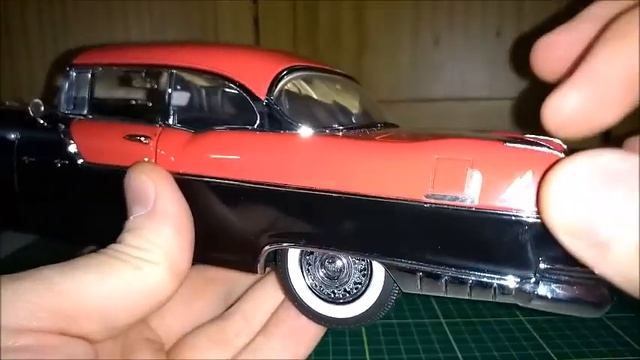 Ponitac Star Chief 1955, escala 1:18, Sunstar Platinum смотреть онлайн