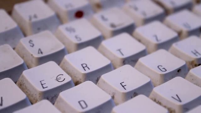 Apple A1048 Keybord - worn and dirty(1080p) смотреть онлайн