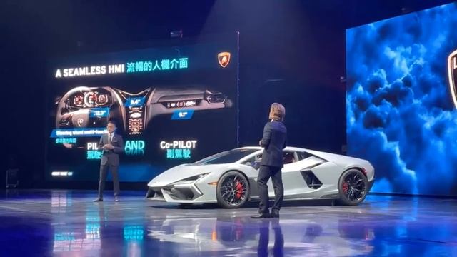 Lamborghini Revuelto 2024