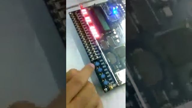 Aplicação Controlador de fluxo de dados de 4bits FPGA смотреть онлайн