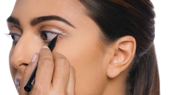 MAC HOW-TO: PERFECT WINGED EYES ماك كوزميتيكس: آيلاينر جريء смотреть онлайн