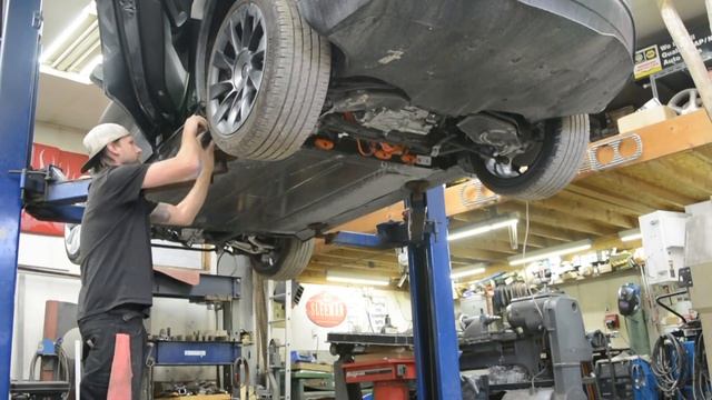 Tesla Model Y Repair 4680 High Voltage Battery Removal смотреть онлайн