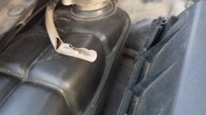 Как определить уровень охлаждающей жидкости на расширительном бочке