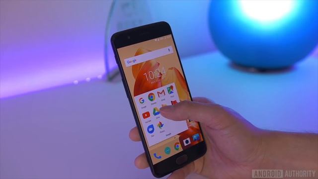 OnePlus 5: Five things you should do with your new phone смотреть онлайн