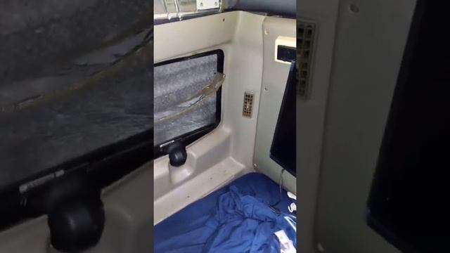 fixing/installing a sleeper window in a 2016 international prostar single bunk truck смотреть онлайн