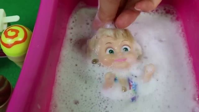 Maşa Banyo Yapıyor Maşa Küvette Yıkanıyor - Maşa Ile Koca Ayı Çizgi Filmleri