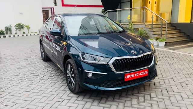 ŠKODA SLAVIA | MANUAL TRANSMISSION | POWER SEAT || Real Life Review смотреть онлайн