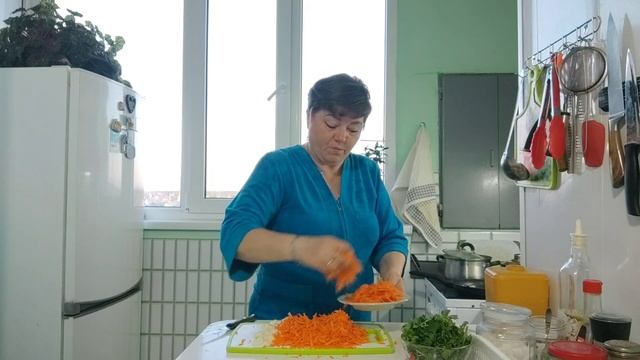 И снова на любимой кухне сегодня рассольник и макароны котлетами в подливке. смотреть онлайн