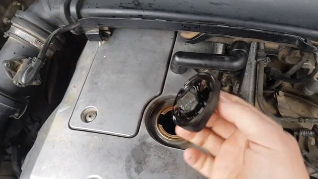 Увидите эмульсию на масло заливной крышке двигателя! смотреть онлайн