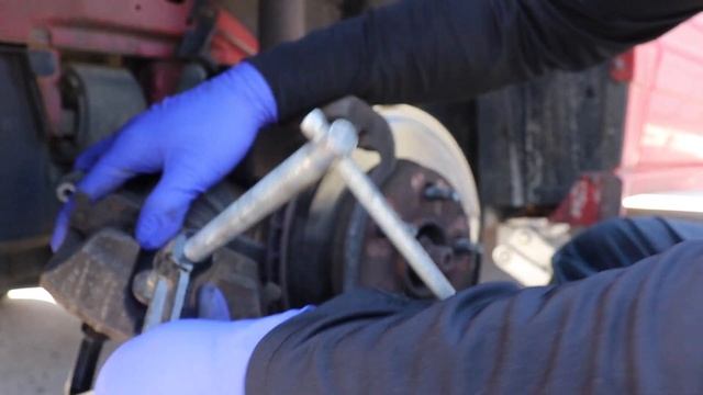 How To Change Front Brake Pads Pontiac Grand Am смотреть онлайн