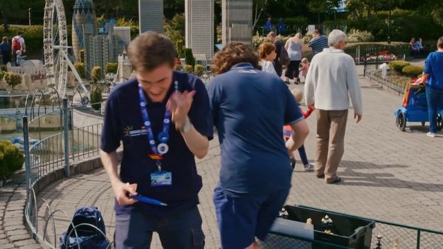 Inside LEGOLAND Episode 1: New fences at Buckingham Palace смотреть онлайн