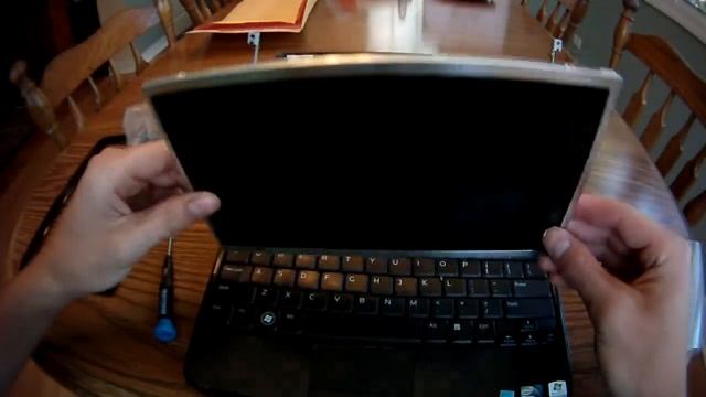 Laptop screen replacement / How to replace laptop screen [dell insperon mini 1018] смотреть онлайн