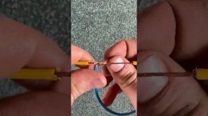 Раскрыт секрет - как соединить жесткие и гибкие провода изолентой. Электрики скрывают от нас это 🫣