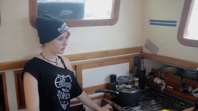 ⚓️ Amazing Apple Pie ⚓️ In the Galley With Lily смотреть онлайн